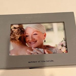 New without  tags 4x6 Gray Mother of the Bride photo Frame